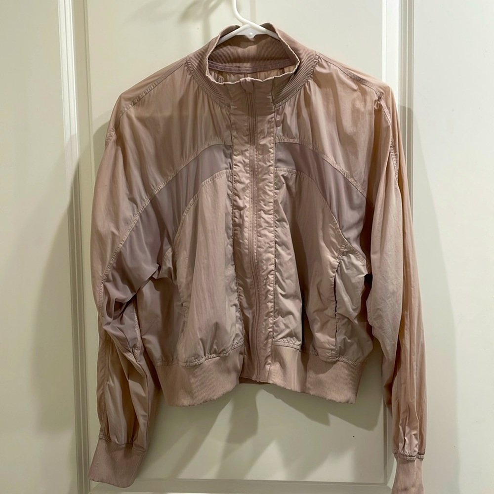 Blush lululemon lightweight wind breaker